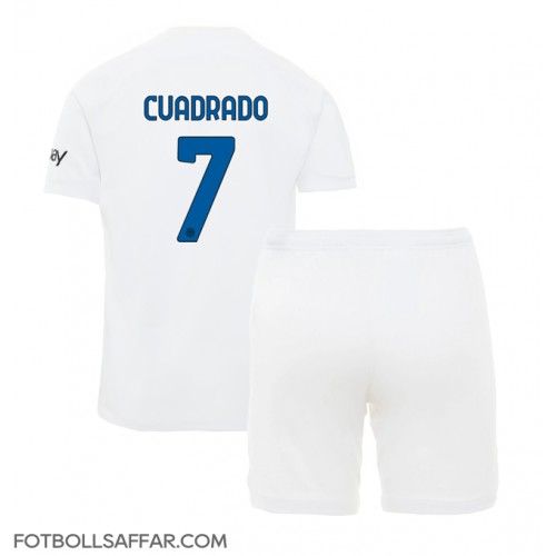 Inter Milan Juan Cuadrado #7 Bortadräkt Barn 2023-24 Kortärmad (+ Korta byxor)